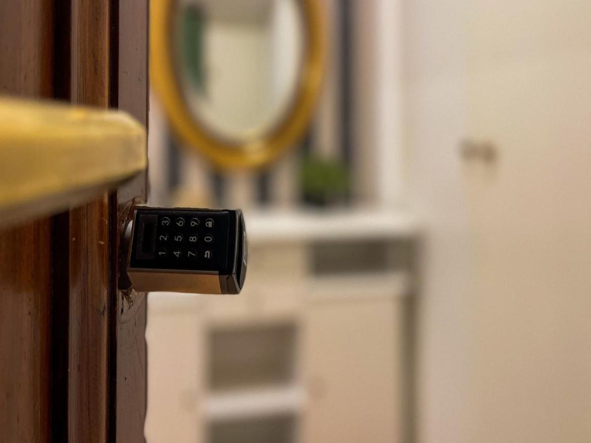 The Rent - Spacious Three-bedroom Near The Colosseum Lägenhet *