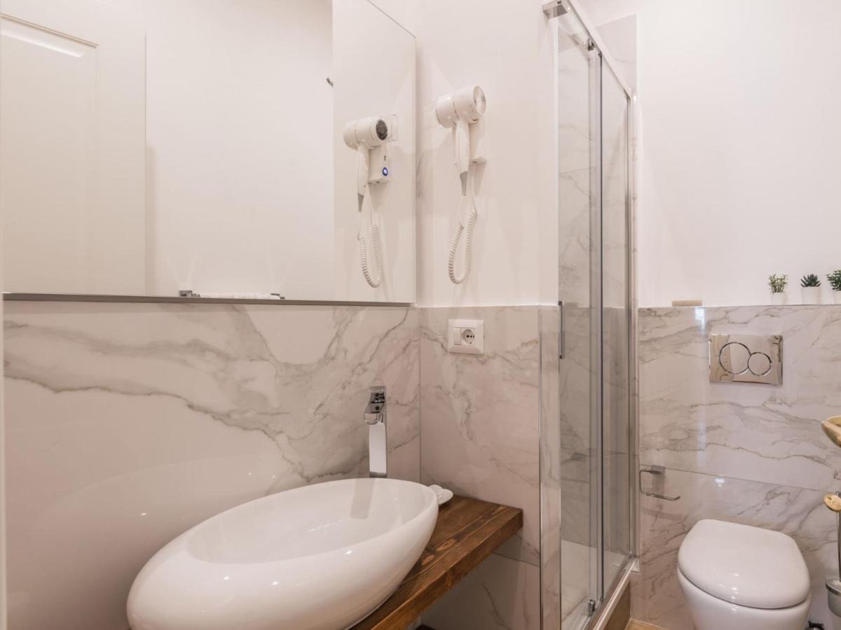 The Rent - Spacious Three-bedroom Near The Colosseum Lägenhet
