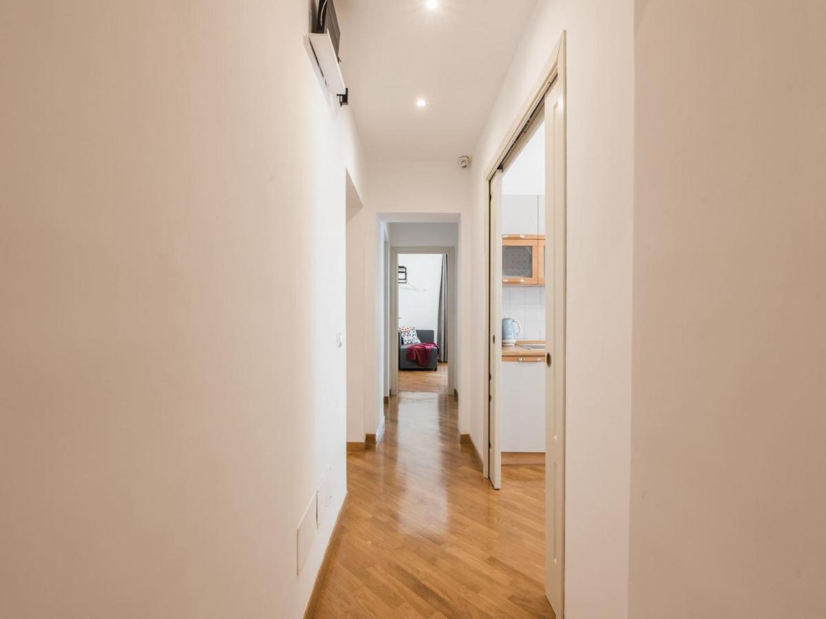 The Rent - Spacious Three-bedroom Near The Colosseum Rom